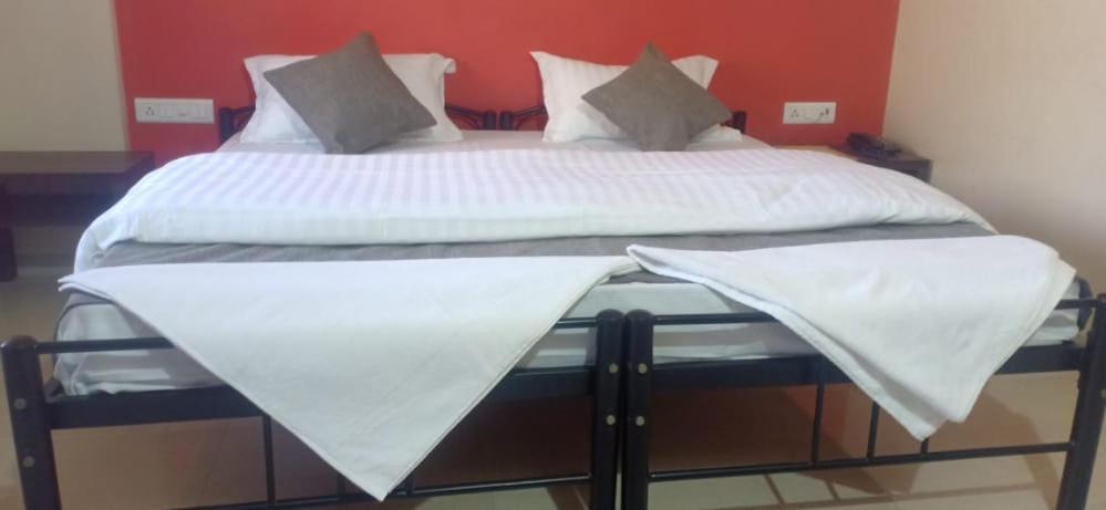 Hotel Rajendra Chinchani Luaran gambar