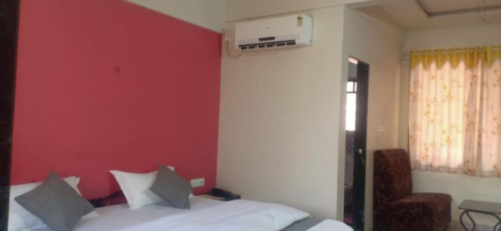 Hotel Rajendra Chinchani Luaran gambar