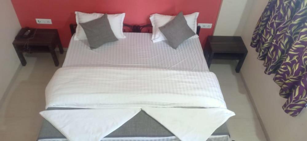 Hotel Rajendra Chinchani Luaran gambar
